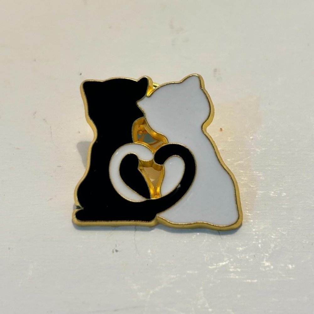Black/white "love" cat pin